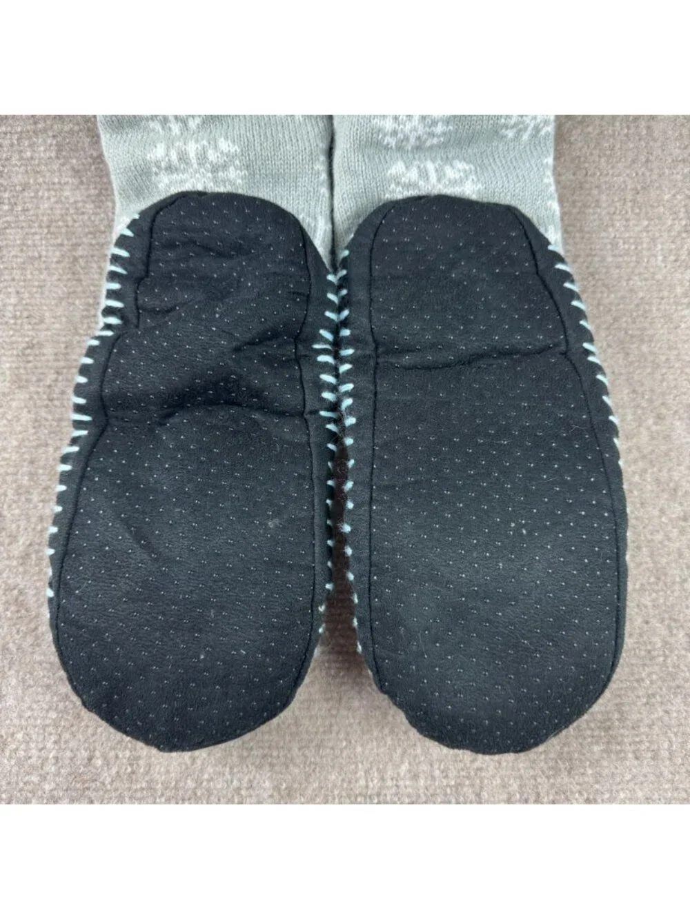 Vintage Y2K Polar Bear Slipper Socks Size S M Grey Snowflake Grip Sole Moccasins